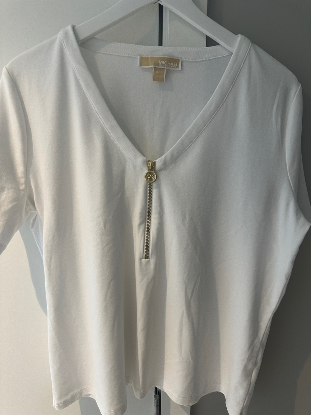 Michael Kors White V-Neck Short Sleeve Top with Gold Zip